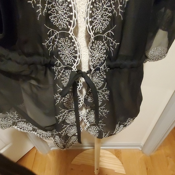 Delicate kimono style top - Picture 2 of 4